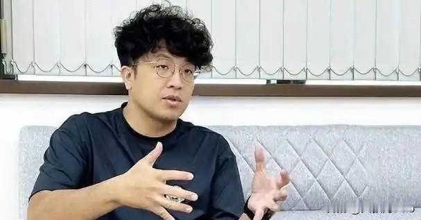 吃大陆饭砸大陆锅？沈伯洋被通缉后邱垂正眼神躲闪了
 
各位老铁，今儿个咱们来唠个