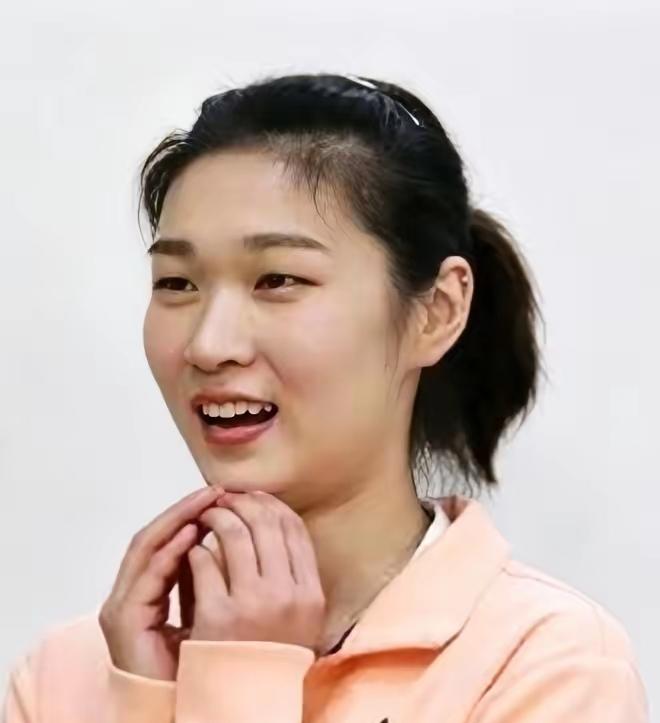 女排队员王梦洁：默默坚守的后排守护者
 
王梦洁同志简介：
王梦洁，女，1995