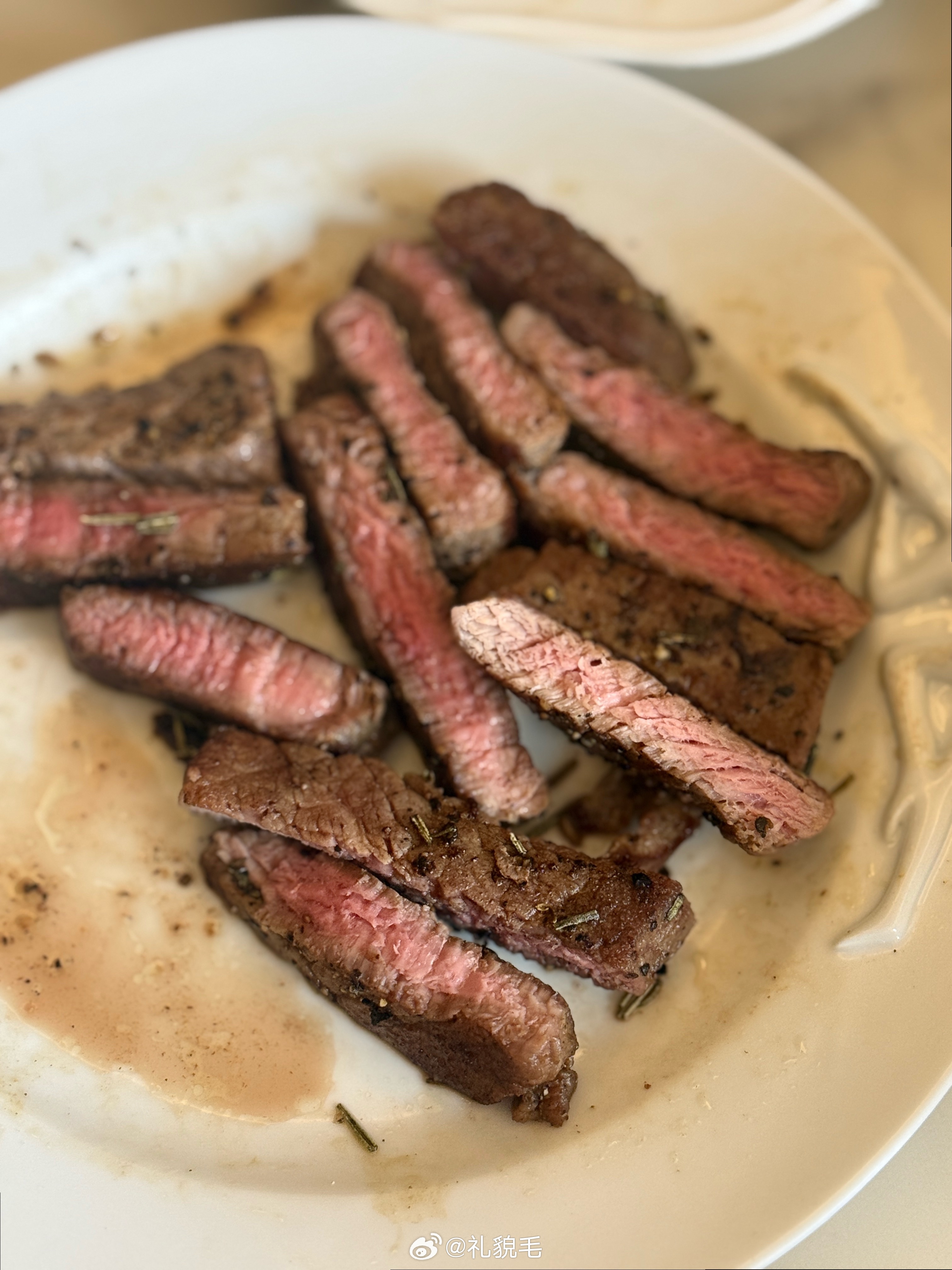 吃饭了看我家这饮食，我用意念减肥法不过分吧！我也吃的不多！但一点没瘦，好恨啊，恨
