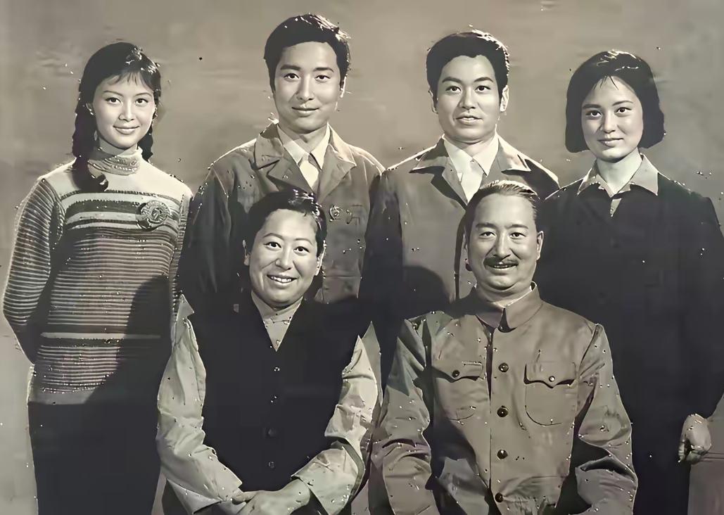 堪称国家一级演员神仙合集合照！全是家喻户晓的老戏骨，个个塑造过经典角色。有的一眼