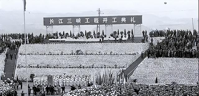 美台会用石墨弹攻击三峡吗？中国可以霸气警告全世界？任何国家只要对中国的三峡大坝，