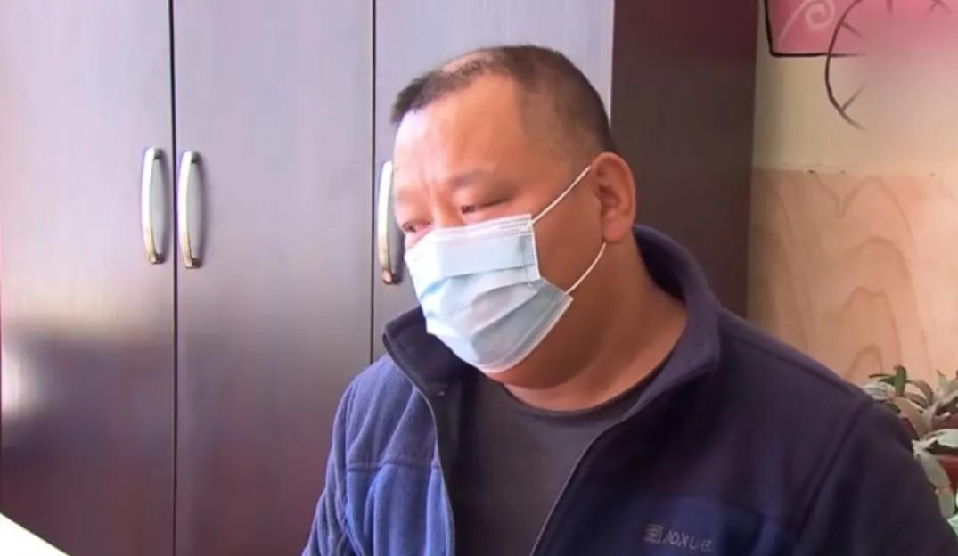 抛妻弃女11年，如今重病被新欢抛弃，嚣张地逼迫前妻卖房：不给我治，让你啥都没有
