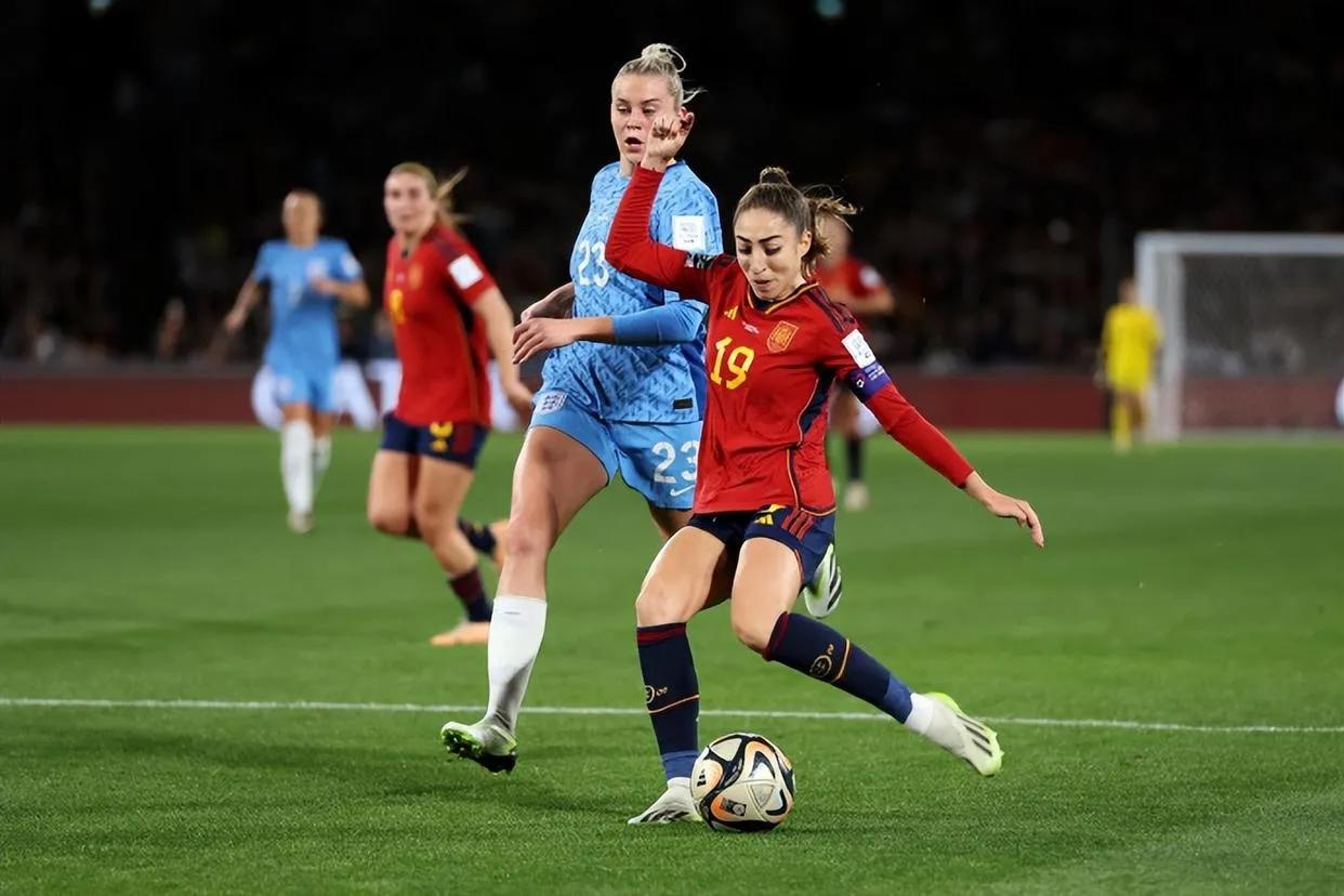 近日，2023年女子世界杯决赛中，西班牙女足以1比0击败英格兰队，成功夺得首个女