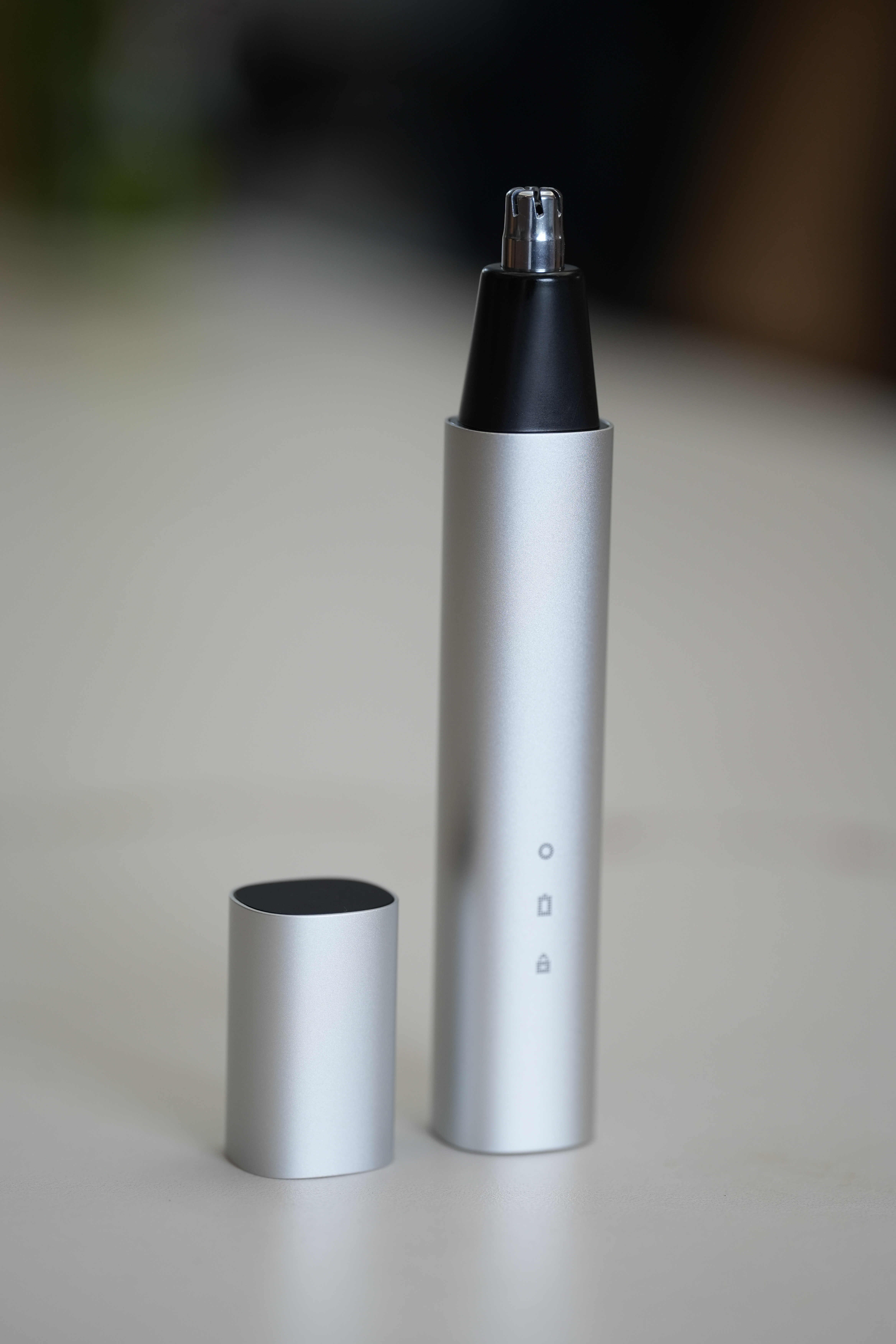 米家做这些小玩意都能做这么精致，米家的电动鼻毛修剪器Pro，外壳是铝合金的，保护