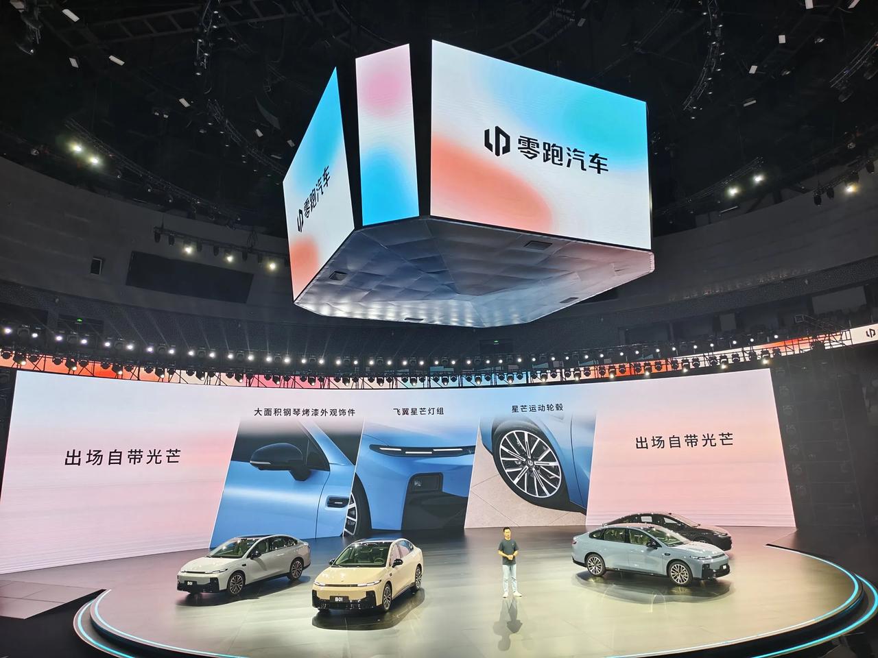 零跑向丰田凯美瑞和特斯拉Model 3进行了致敬，好的榜样就是值得学习！零跑B0