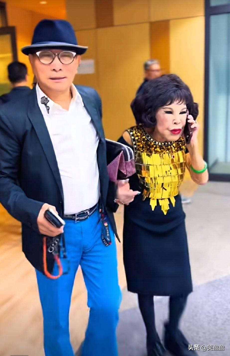 Dee哥和黃夏蕙BB
 穿得這麼隆重，
手拖手去哪裡呢？
还能走能动，
积了大德