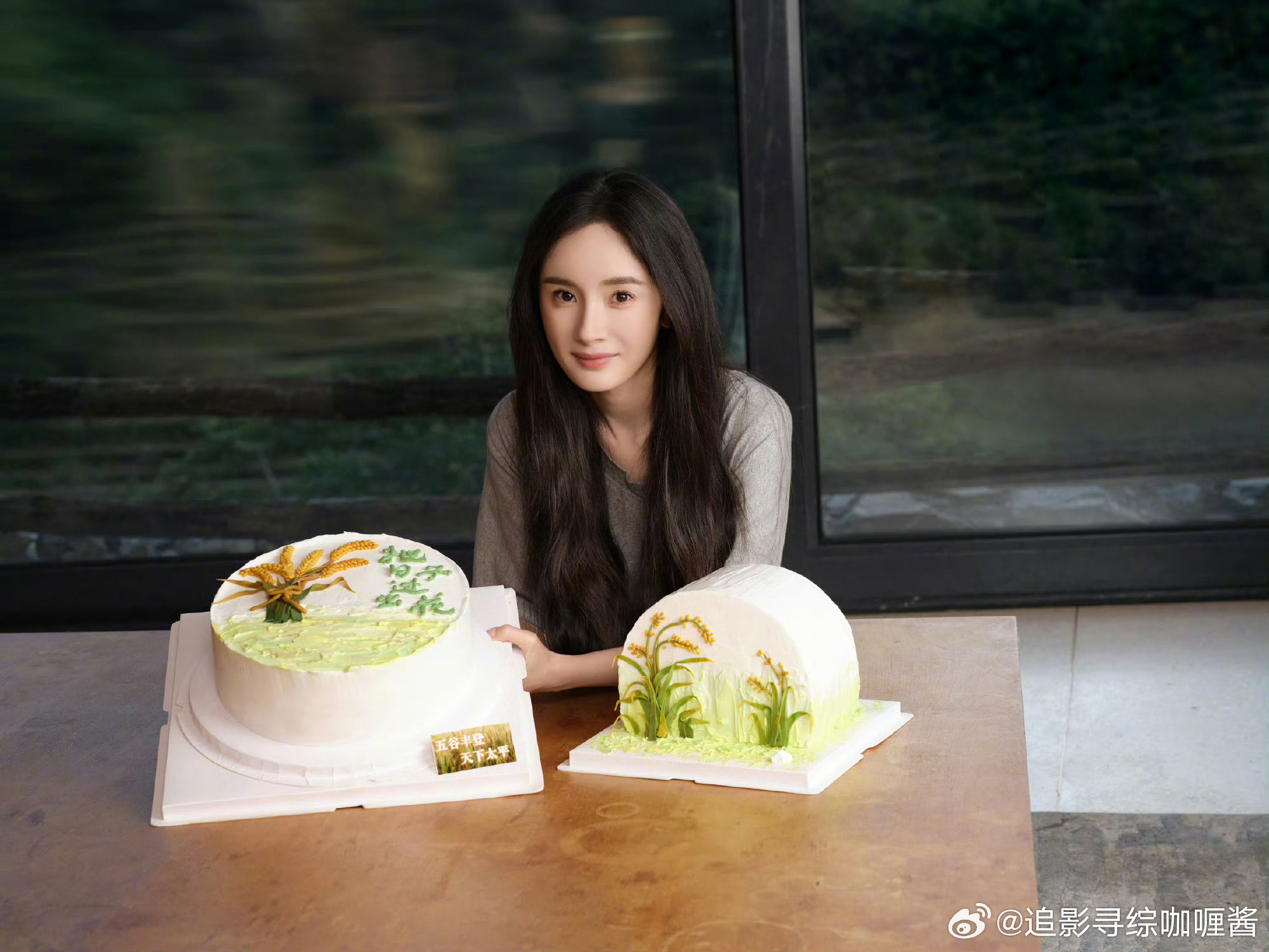 杨幂过生日🎂收到的花花💐都可以开一个花店了[捂嘴哭] ​​​