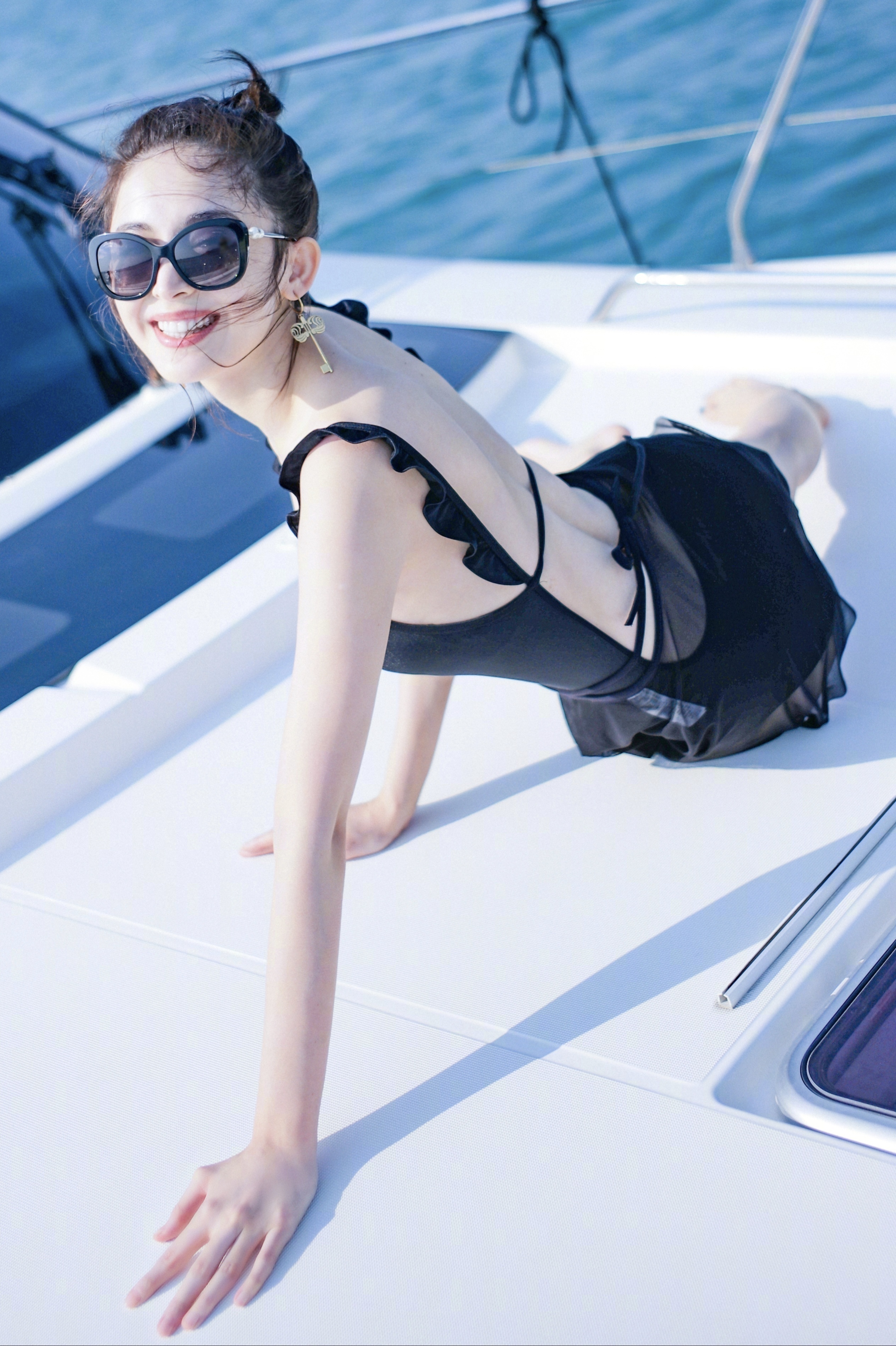 娜扎早年游艇旧照美扎从头美到脚 