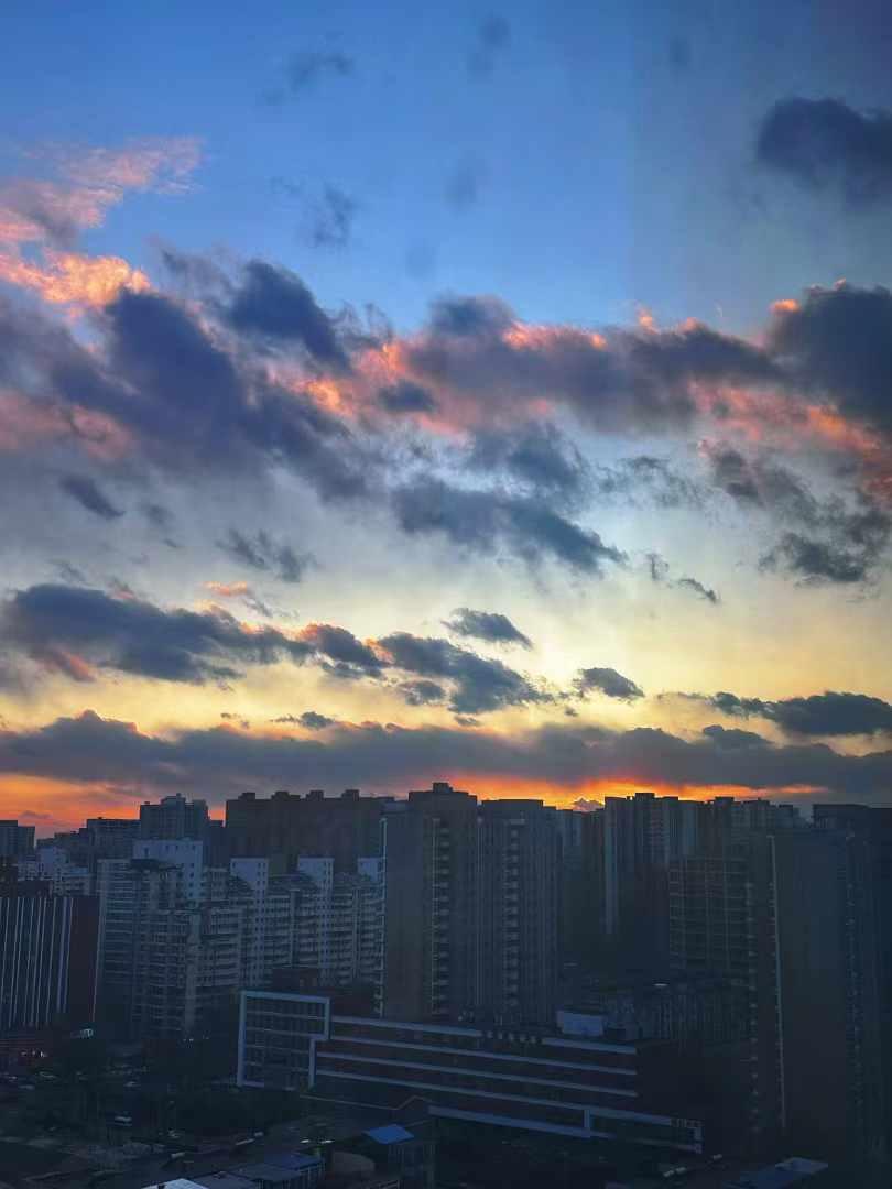 今晚的云