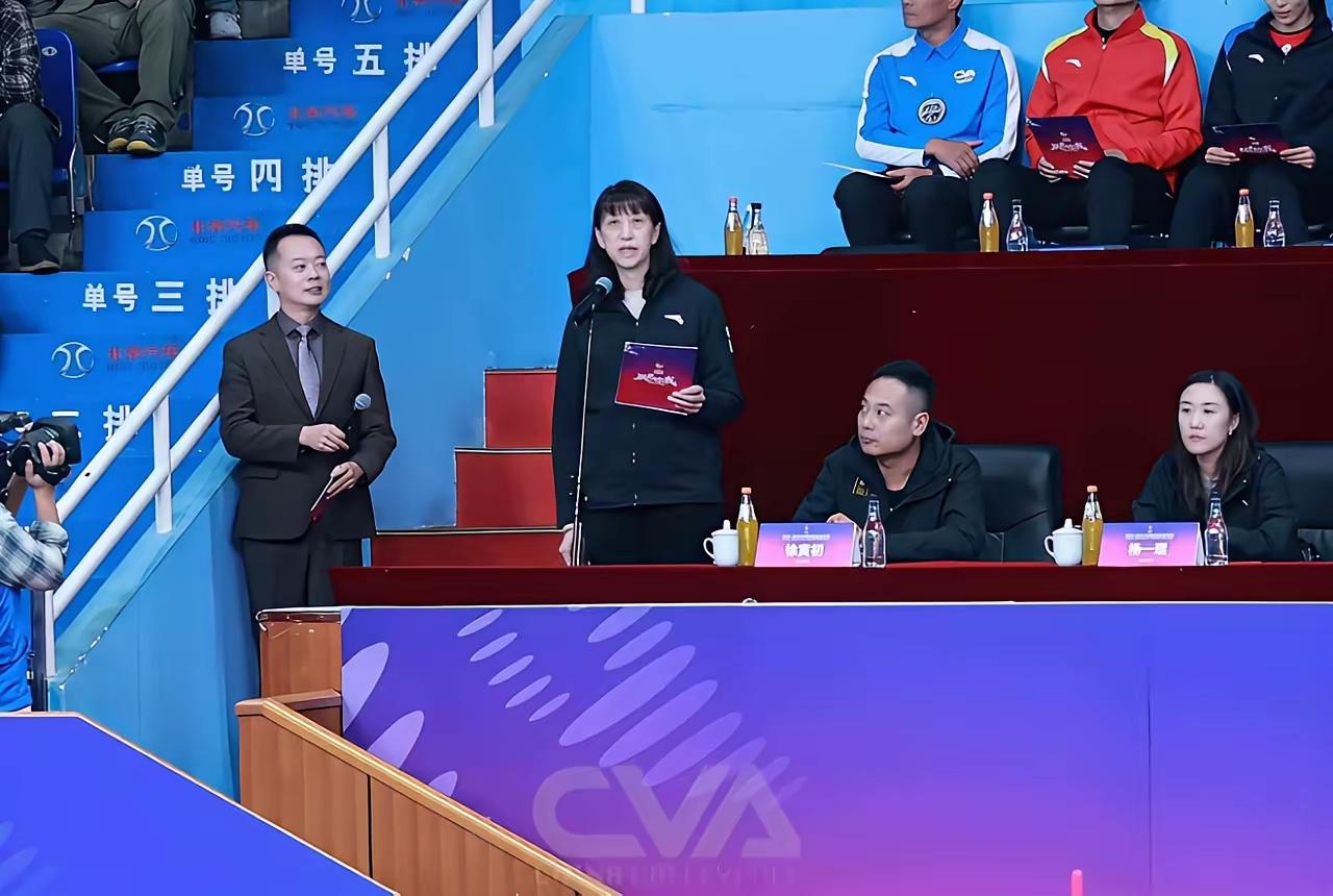 学意大利女排联赛外援可同时上4人，不适合中国女排国情。
中国排球人口基数少，好多