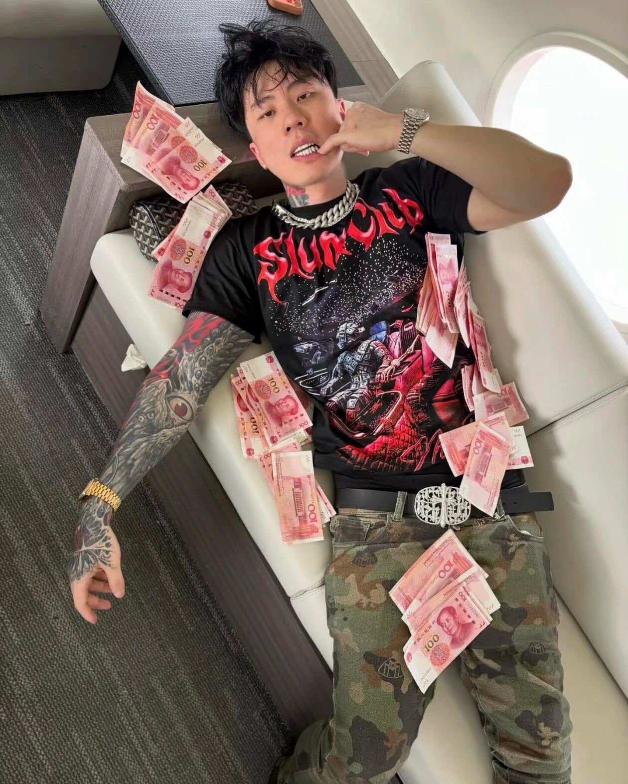 SASI坐上私人飞机了！会是拍MV吗？sasi