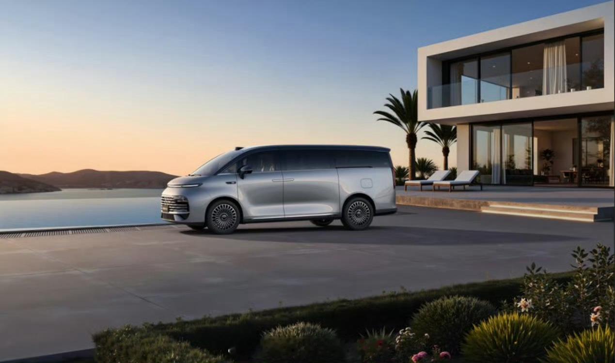 吉利银河V900全球上市26.98万起买吉利银河V900还送金标，不是镀金车标，