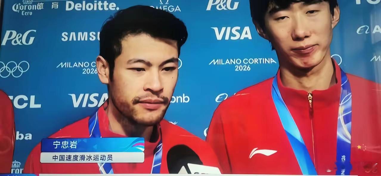 宁忠岩说拿牌对中国速滑是很大的鼓舞宁忠岩：团队的力量支撑着我们宁忠岩已经获得两枚