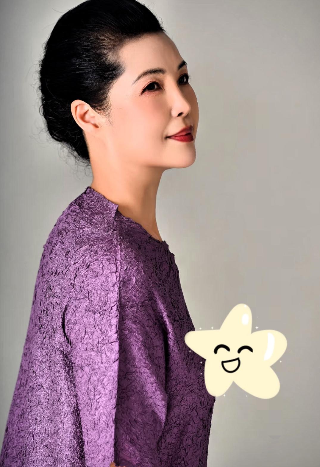 梦鸽也到60岁了，岁月还真是不饶人。

常有人说她是“婚姻改命”的典范，县城初中