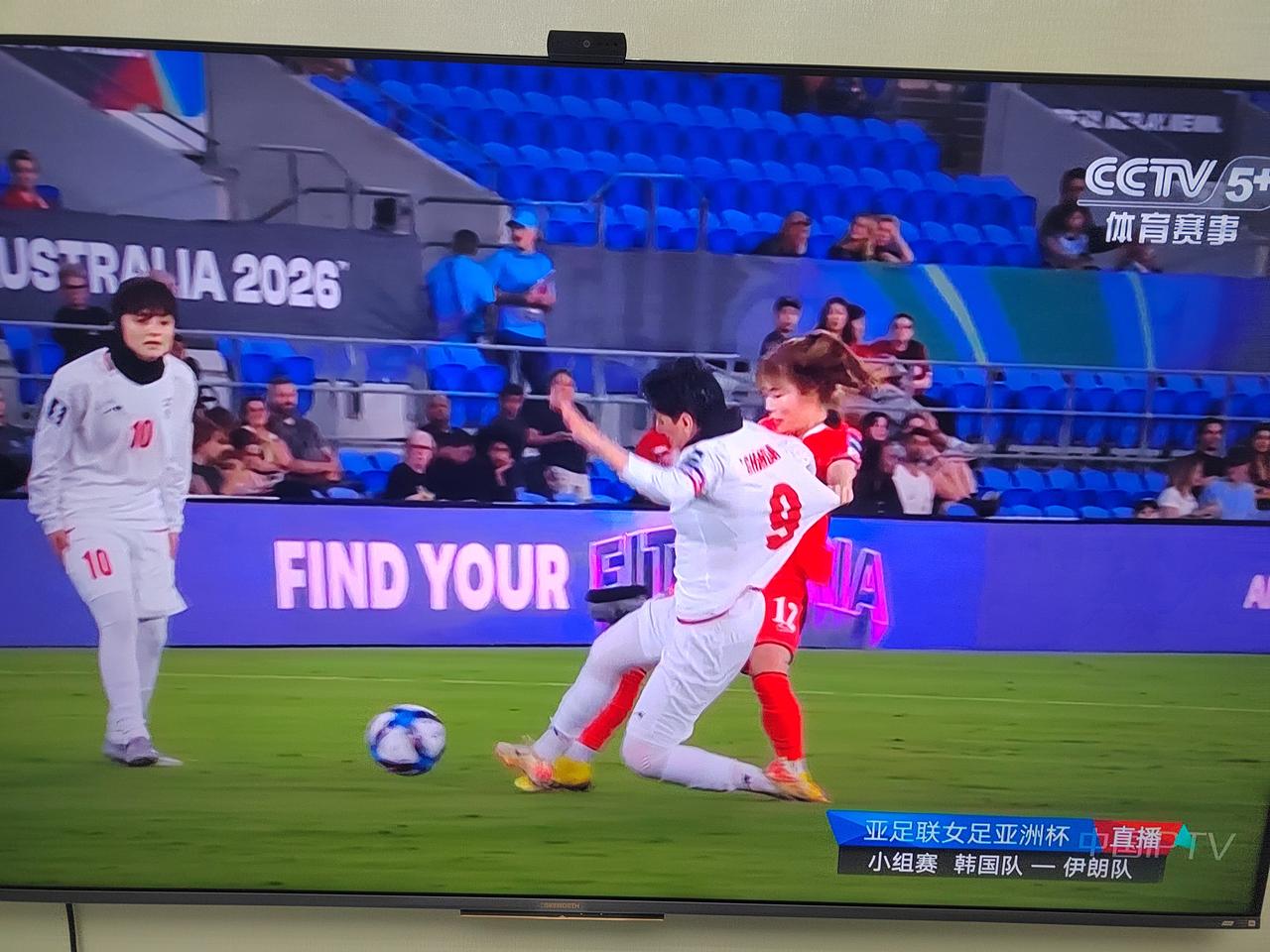 在战火中集结的伊朗女足，在女足亚洲杯中面对强大的韩国女足，组成铜墙铁壁，虽然最终