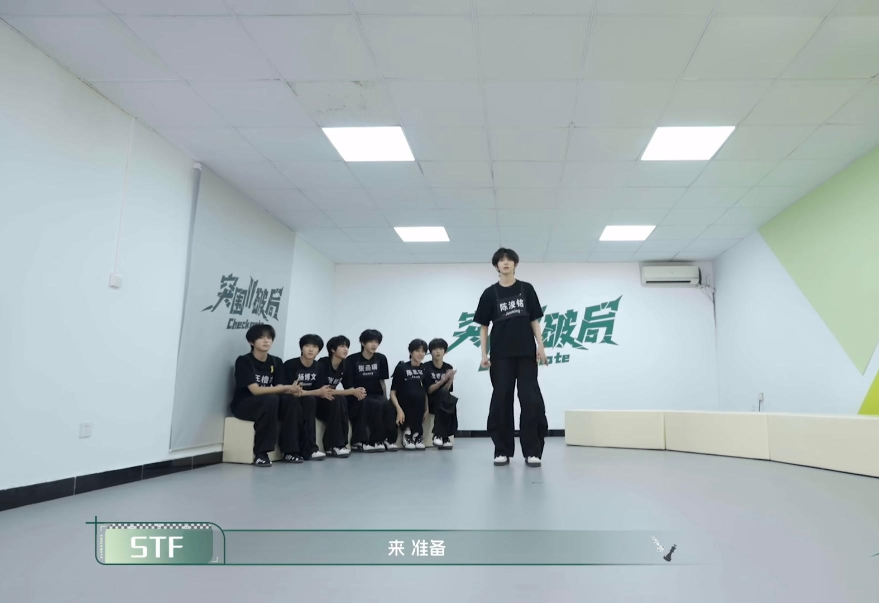 我这里真的有点不耐烦了 一群4⃣️皇子坐在这我想打死没开玩笑。 