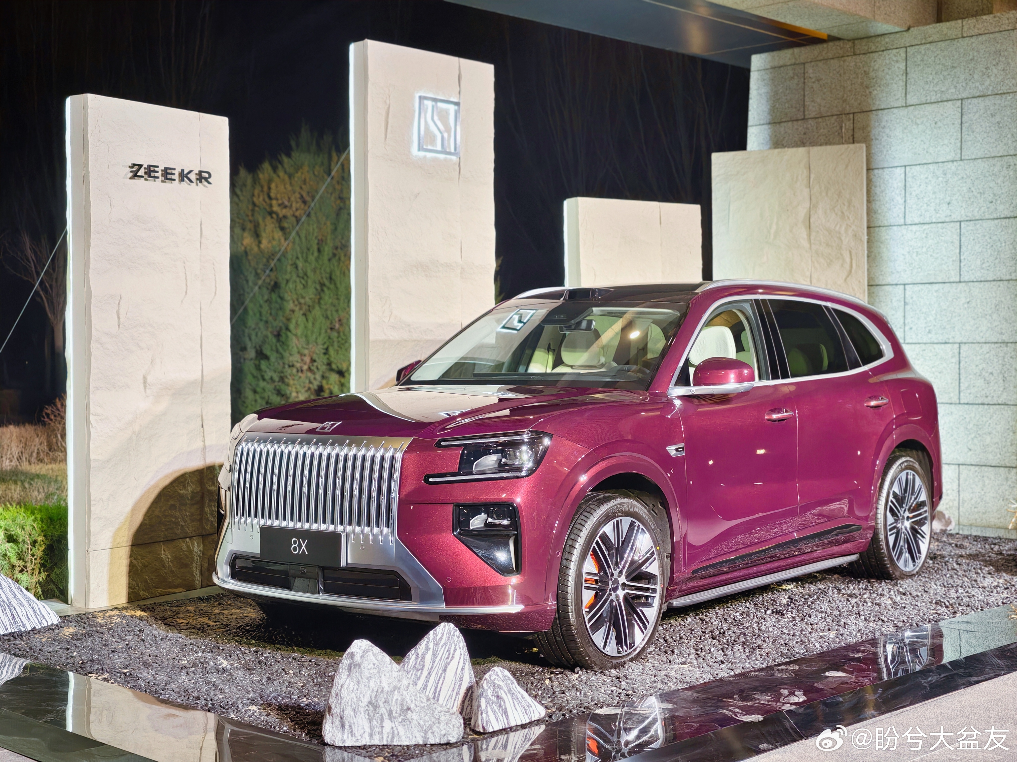 闪现敦煌，看到极氪8X实车了，确实帅，要是给我开肯定更帅！ 敦煌