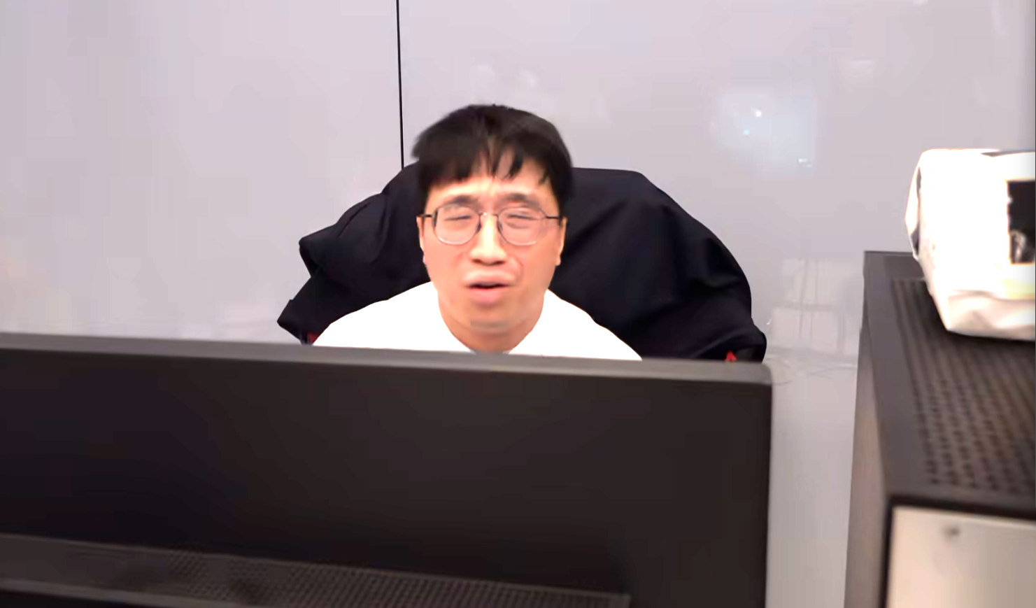 看第三把十条区在场上蠕动，观众belike：AL 圣枪哥孙亚龙确认Bin不会离队