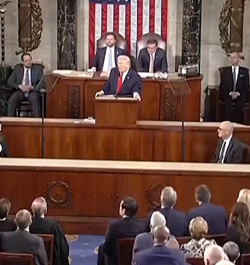 当两国还在谈判的时候，以色列就突然发动了袭击，完全不符合战争法则，暴露了野蛮的本