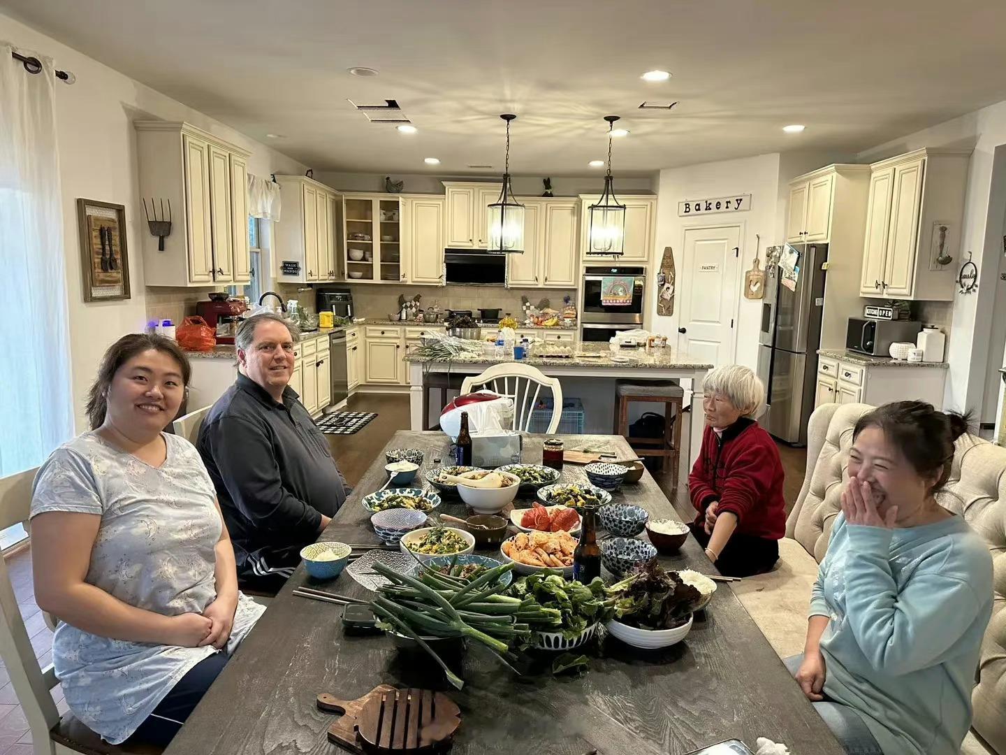 美国生活十几年的华人，院子已经开始养鸡，世界的尽头是东北。[允悲][赞] ​​​