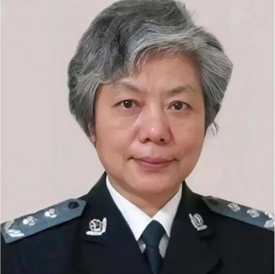 “不能判刑，那就高额罚款！“中国人民公安大学李玫瑾教授曾建议，凡是扶了老人被要求