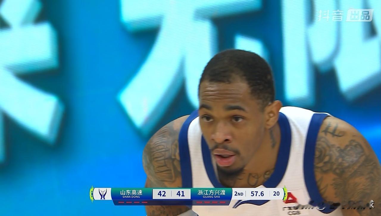 我忍不住要怒喷浙江方兴渡外援塔克，他真是一个浪投王！在今天进行的浙江方兴渡和山东