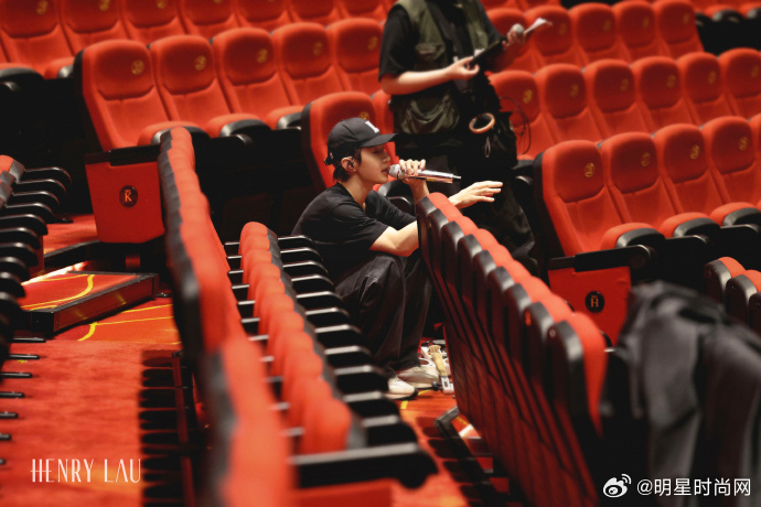 刘宪华好细的腰刘宪华彩排好细的腰 演唱会的舞台又会给大家带来什么样的惊喜呢？不得
