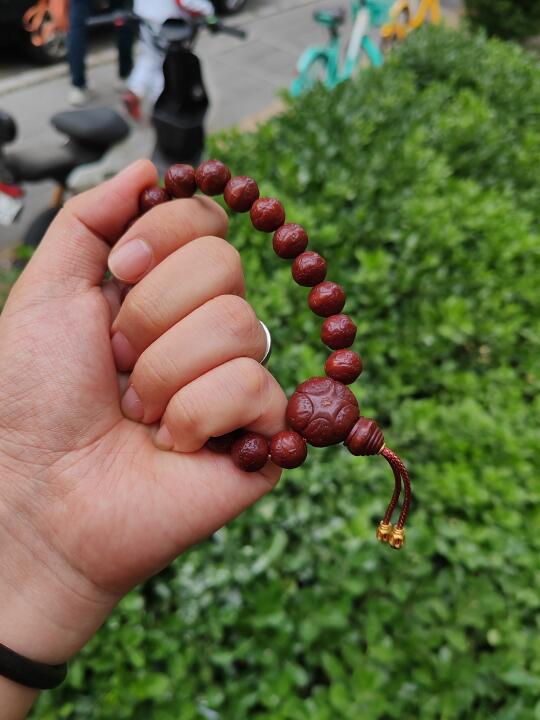 “凤眼菩提”的颜色与包浆