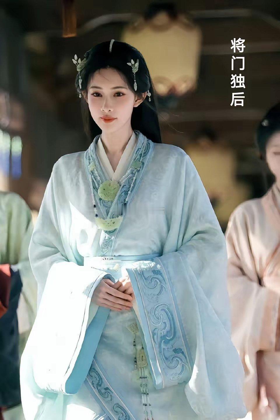 孟子义《将门独后》首次出妆，但和定妆照比起来，这件明显好看多了，看起来状态也很不