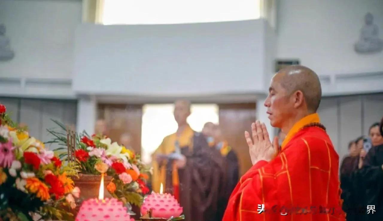 网上说印乐法师上任后，少林寺有30多人离职，对此，工作人员表示没听说有僧人或工作
