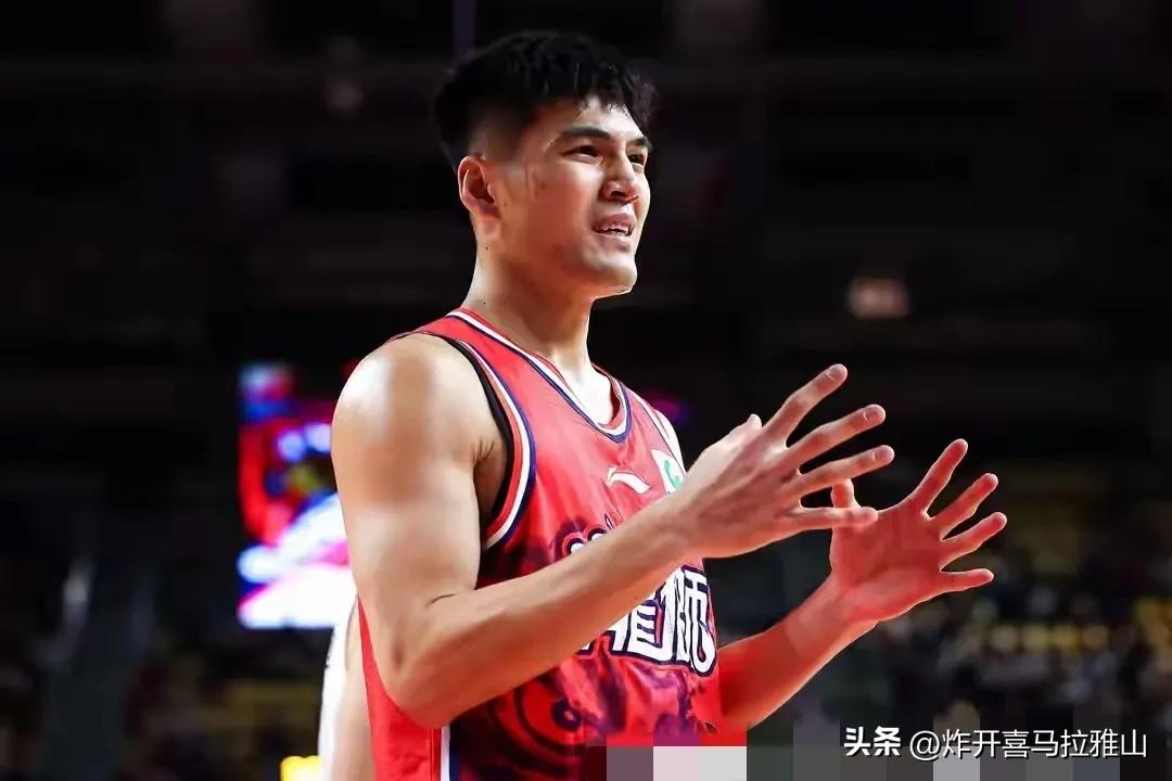 陈国豪也没有两广球迷说的那么厉害啊！昨晚在广州队和辽宁队的比赛中，上场12分钟，