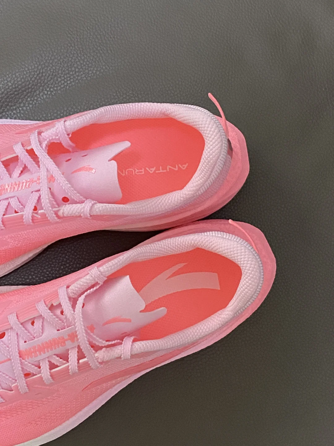 安踏你真的……对粉色的球鞋没有抵抗力啊啊！