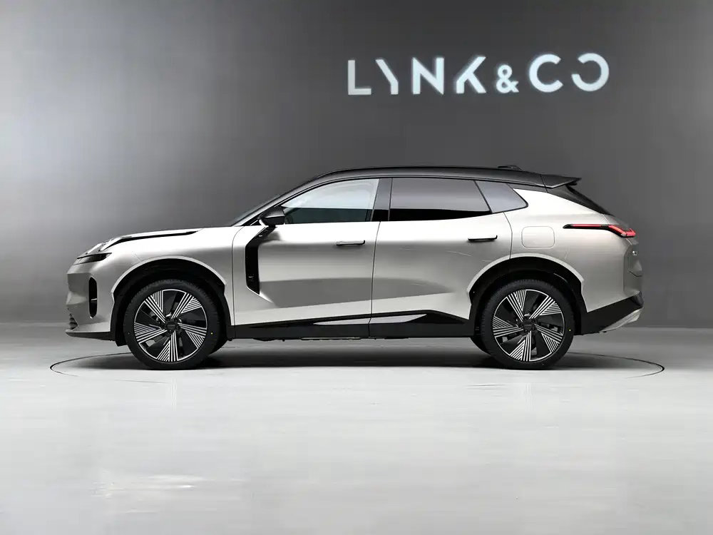 新款领克 08 EM-P 8 月上市，中型插混轿跑 SUV。外观延续都市对立美学