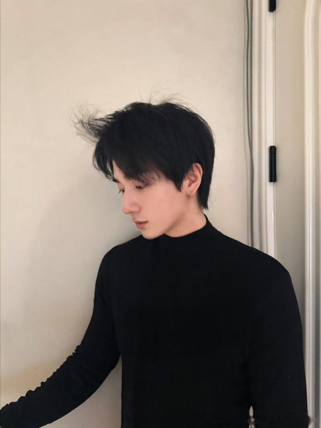 李宏毅揽流光三千 lhy李宏毅阴长黎🦋“思念溶于海洋 星河凝聚爱意化成滔滔不绝