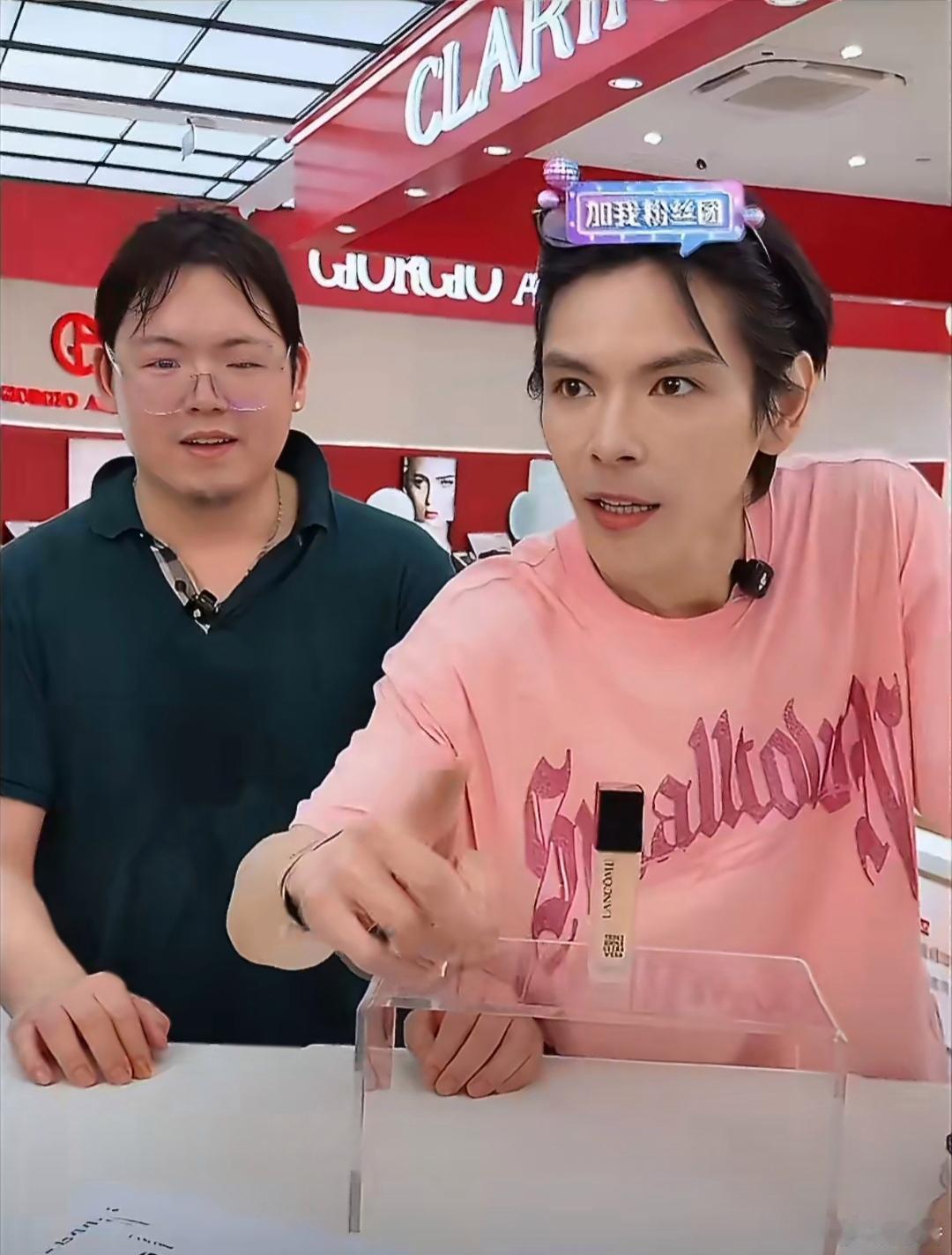 向佐向佑首次合体直播，感觉有钱没钱对比真的好明显啊…好偏心啊 