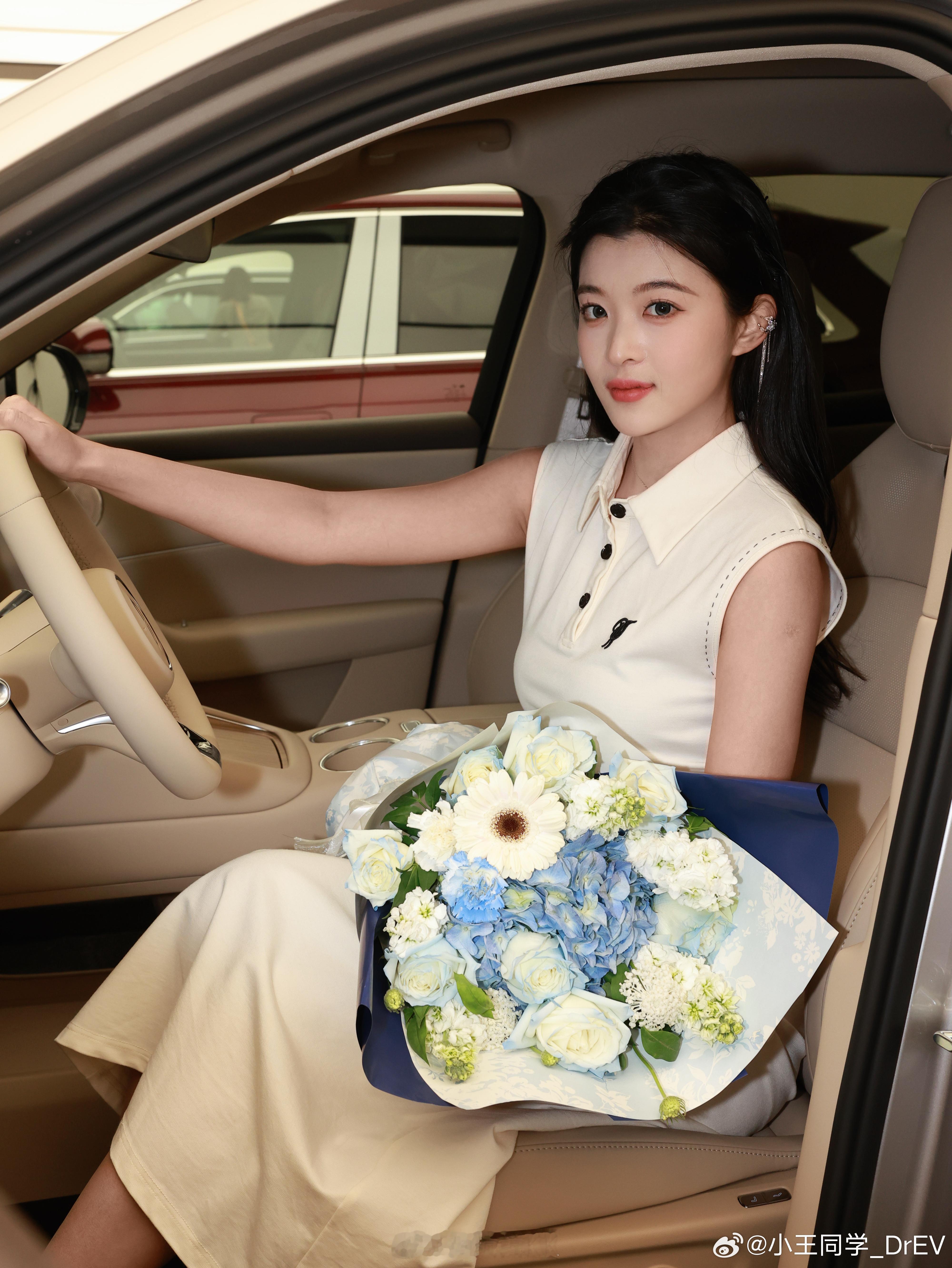 问界M6上市，15分钟大定破万，首周交付超过5000台。这个交付速度非常惊人，5