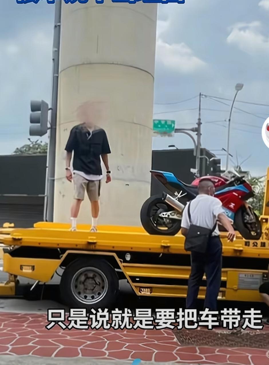 8月11日民进党把台湾第一台张雪机车给查扣了，他们给出的理由，根据现行规定，大陆
