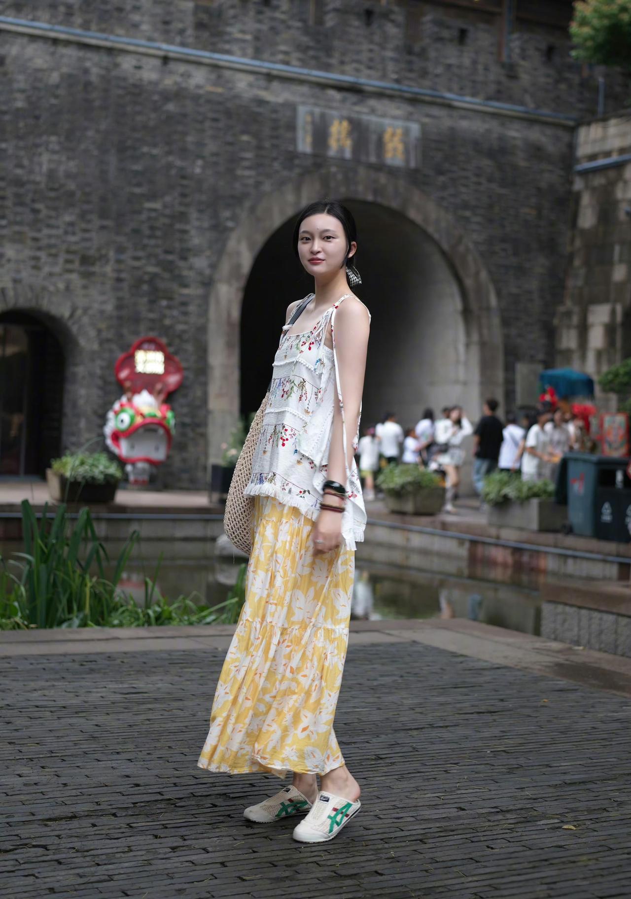 漂亮的女游客