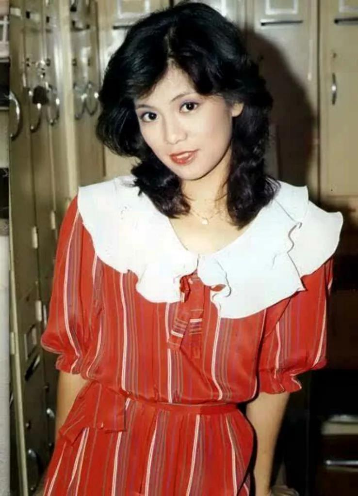 有没有发现，周海媚比翁美玲多活了30多年，这是他们不同的地方。但是他们相同的地方