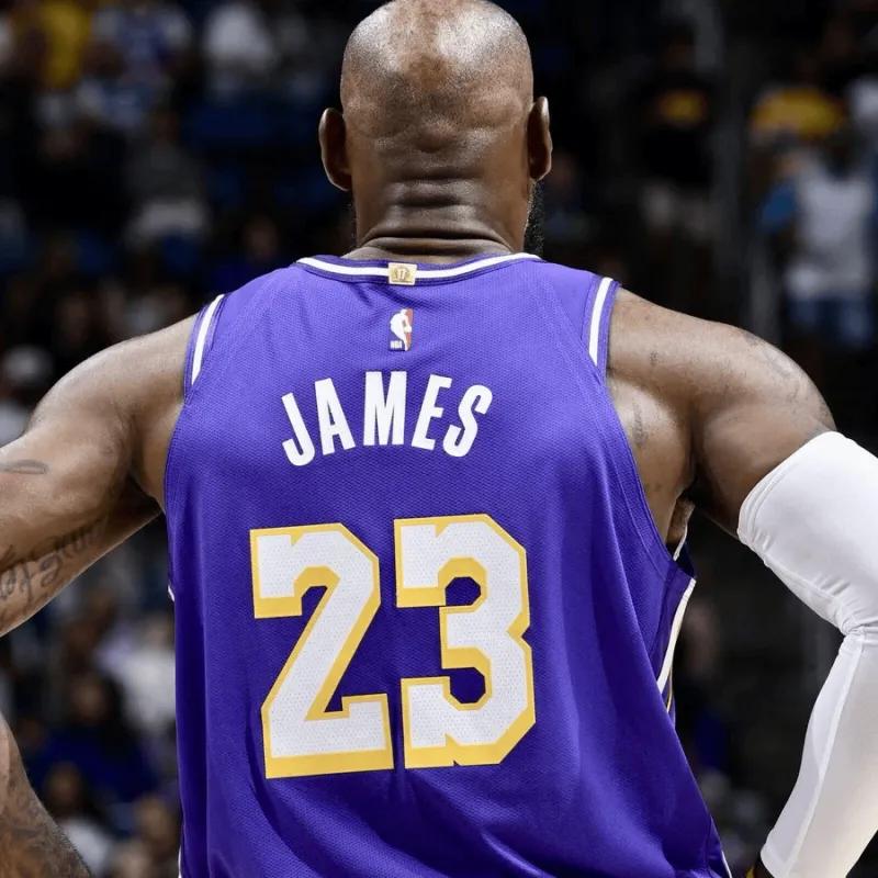 詹姆斯曾与历史36%的NBA球员交手，并出战了28.8%的NBA赛季
03月24