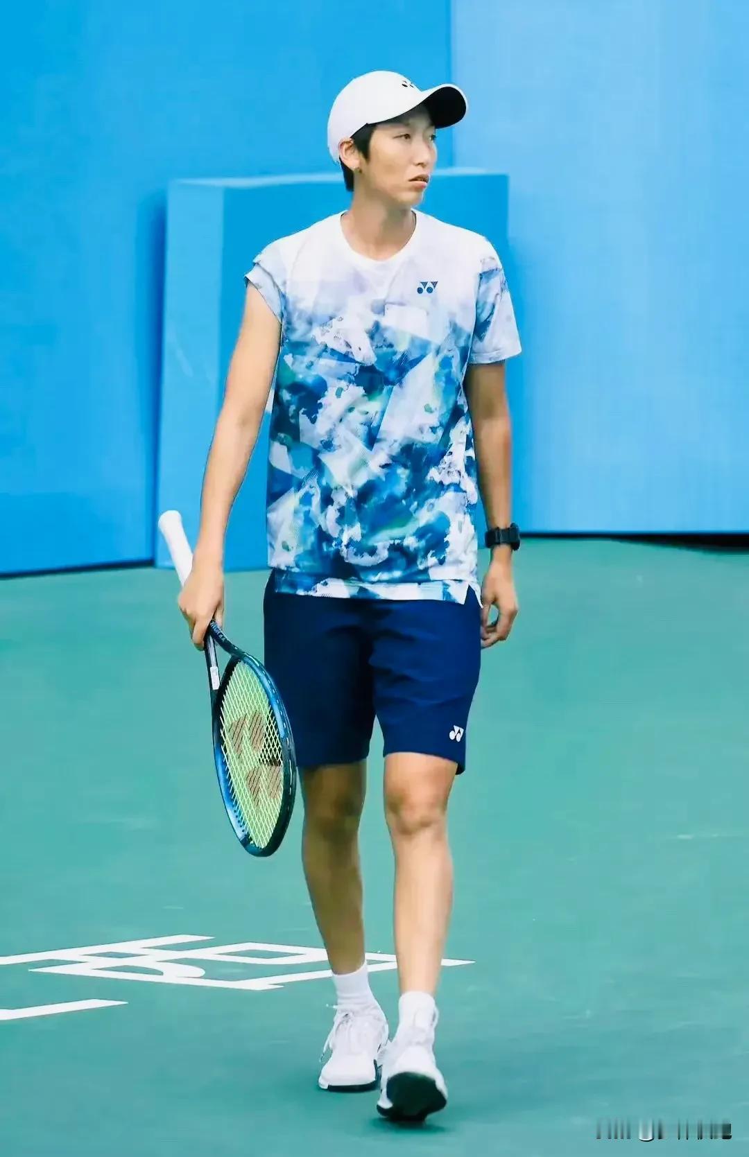 尤晓迪连赢两场，晋级W100比亚里茨站女单第三轮，第二轮中她以2-6、6-4、6