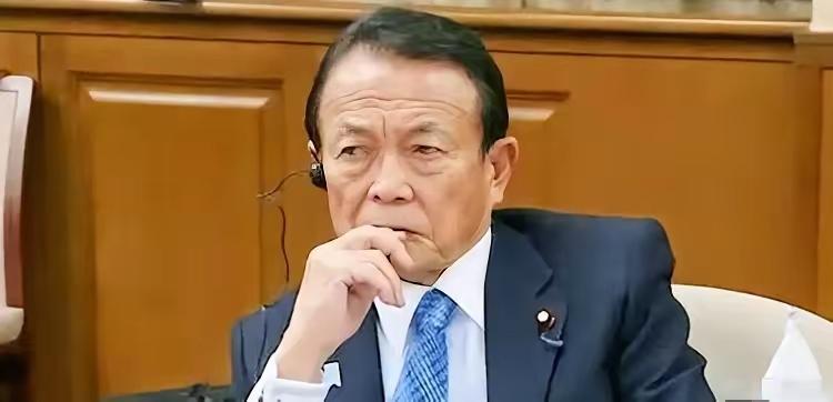 麻生太郎就是高市早苗的“后台老板”，他不仅一手把高市推上首相之位，更在她发表涉台