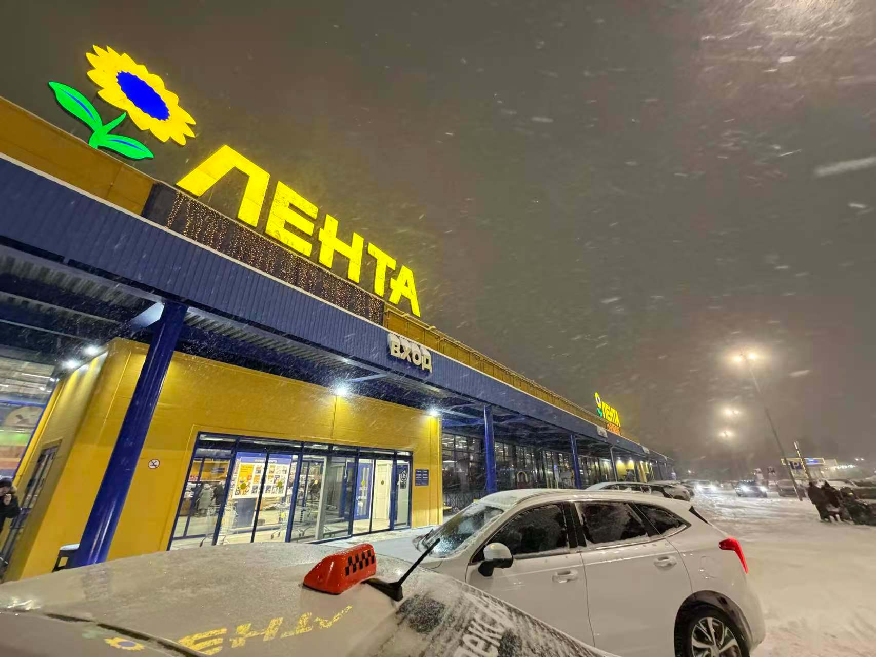 第一批免签去俄罗斯的中产傻眼了单说一点：免签去大鹅再想过美签就更难了☹️ 