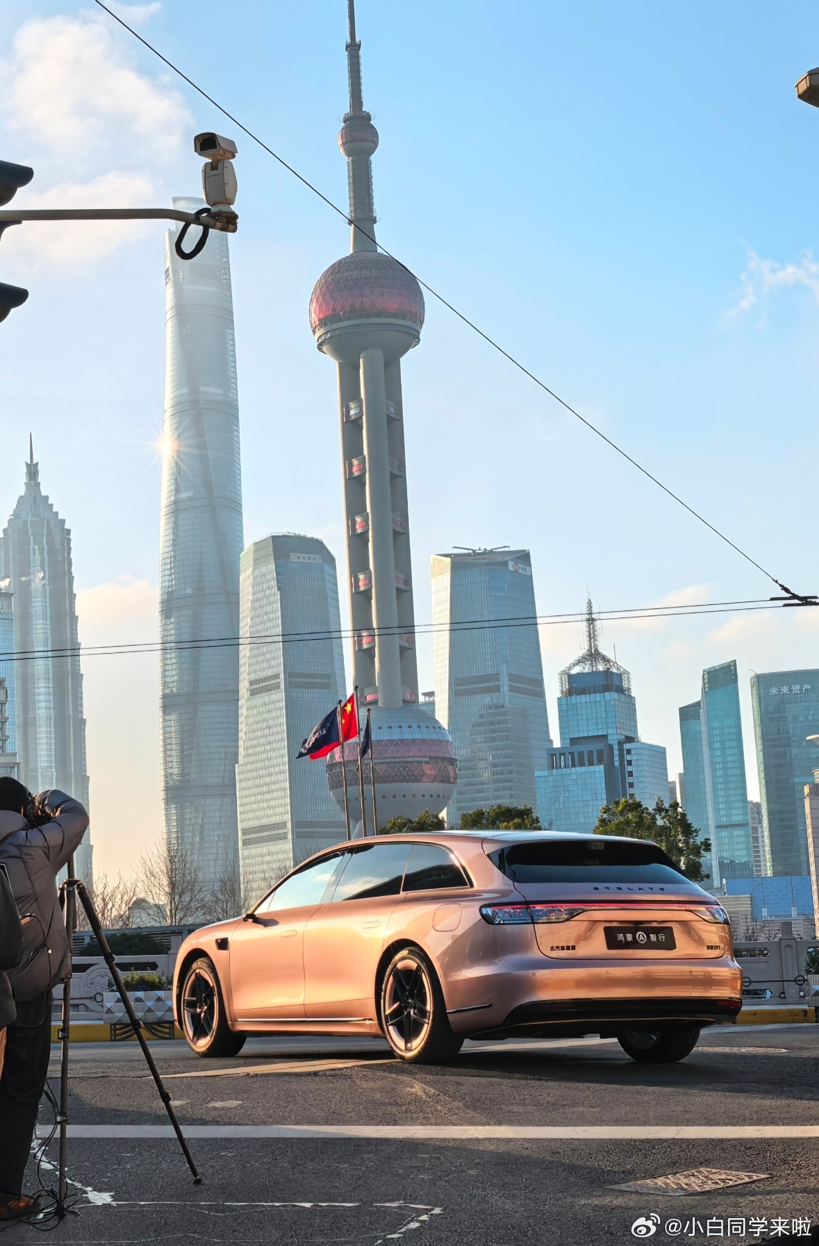 享界S9T粉色实车曝光，大家觉得这配色和这轮毂怎么样？ 