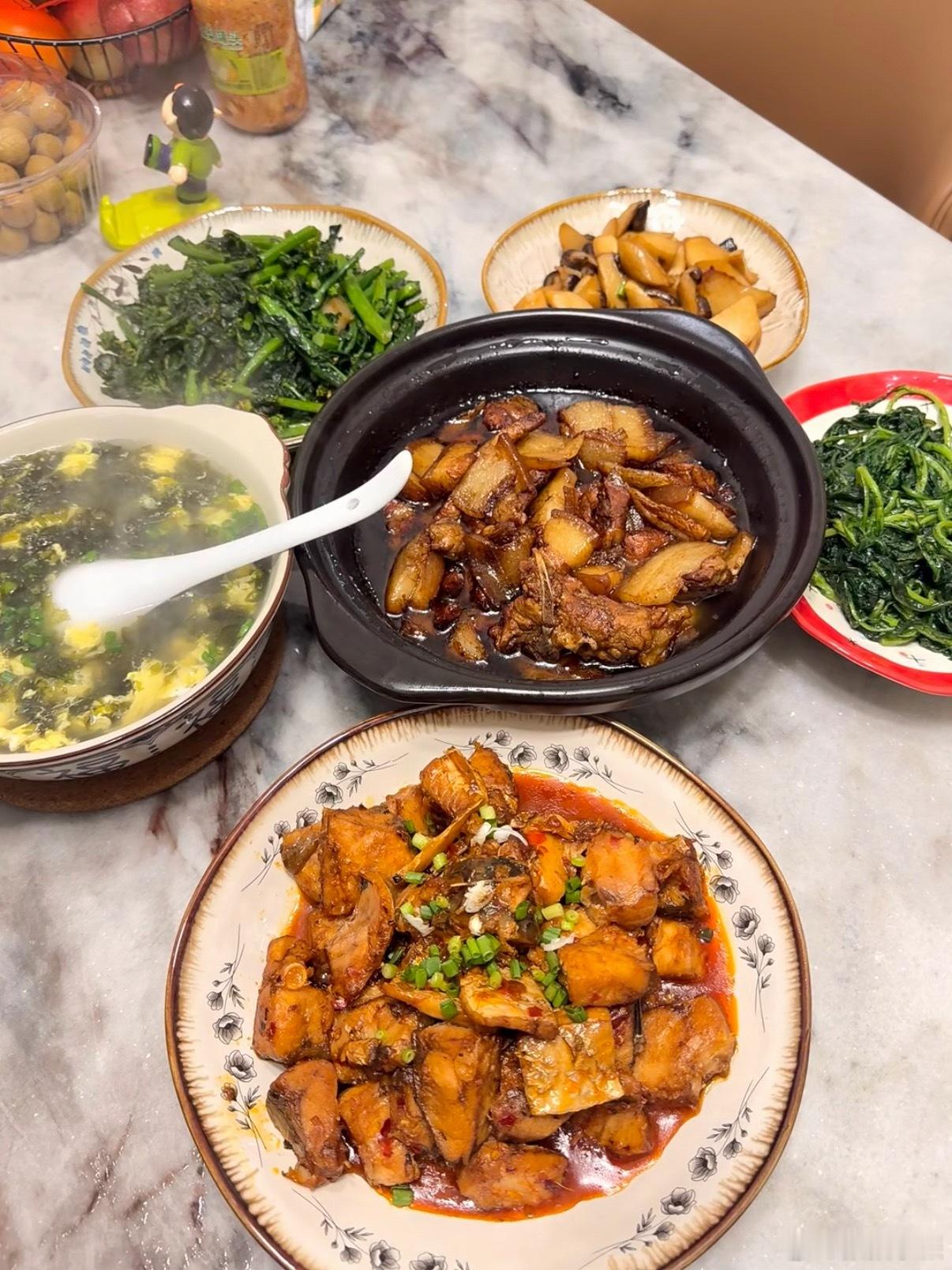 建议想减肥的人去一趟云南，其实最主要的就是吃的新鲜。就像小时候天天吃家里做的家常