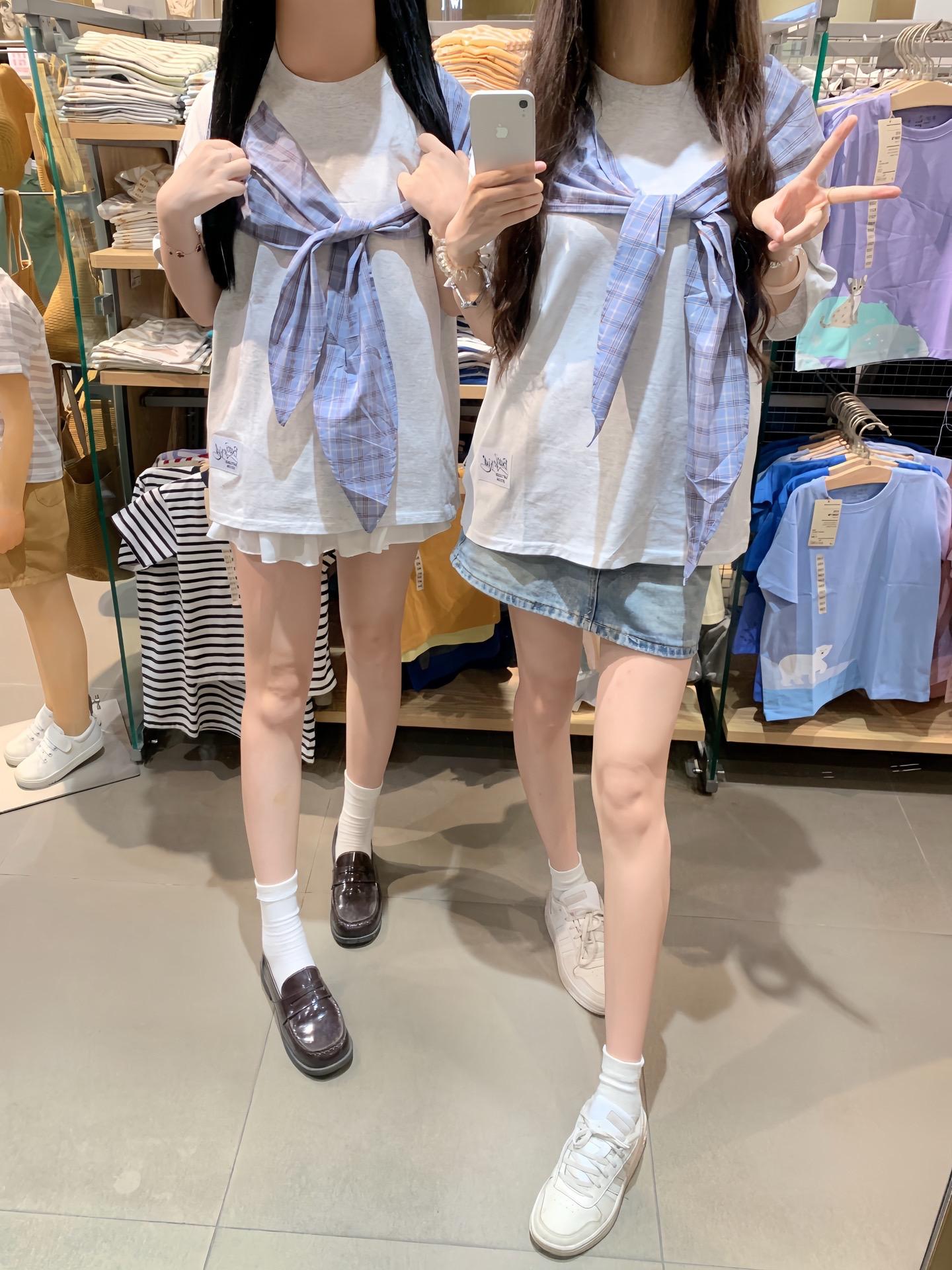 情绪太多了 语言也有限 所以我们南辕北辙