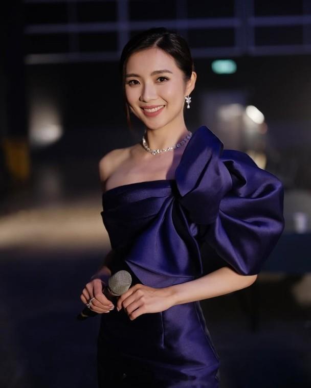 TVB有两位同名同姓的梁凯晴，一位是前港姐亚军梁凯晴（Carina），另一位是前