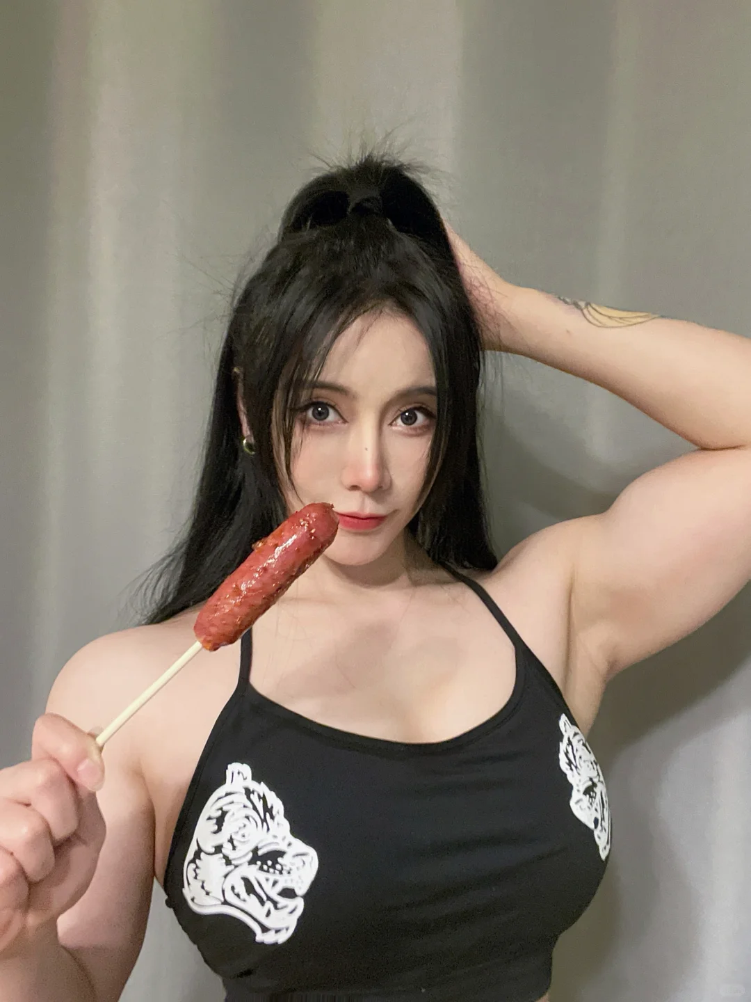 160/56我看看还有哪个bb手臂没点肌肉…