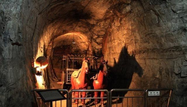 1968年初夏，解放军原北京军区工程兵某部在保定陵山执行秘密任务。一名战士奉命将