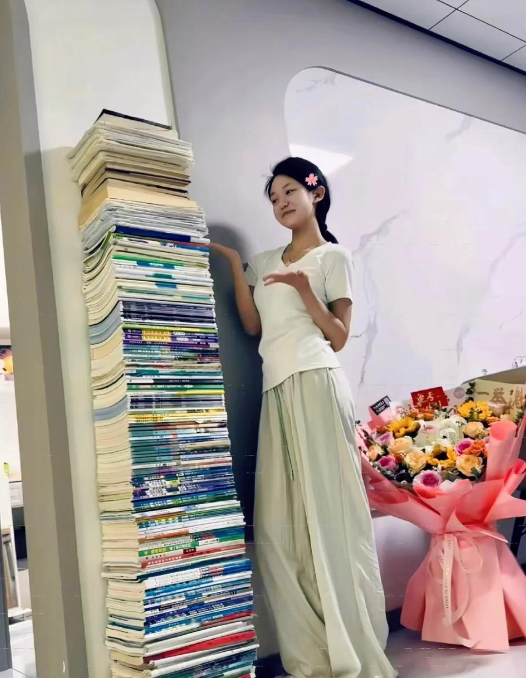 蹲18个初中生 一会删
蹲18个初中生手慢无，一会删，奖励前18
初中生心理状态